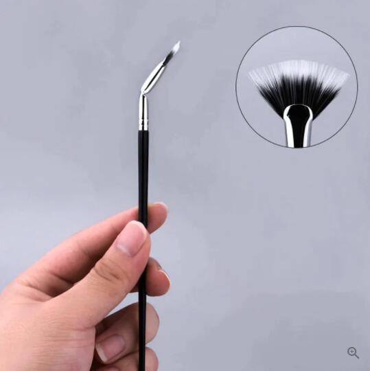 Mascara Fan Brush