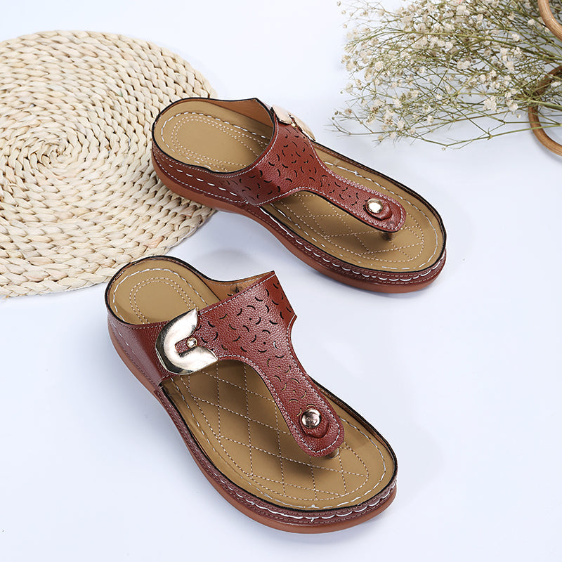2022 Summer New Womens Metal Decor Feature Pattern Wedge Flip Flops