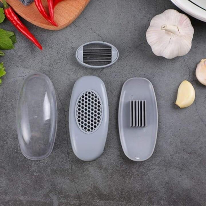Manual garlic slicer